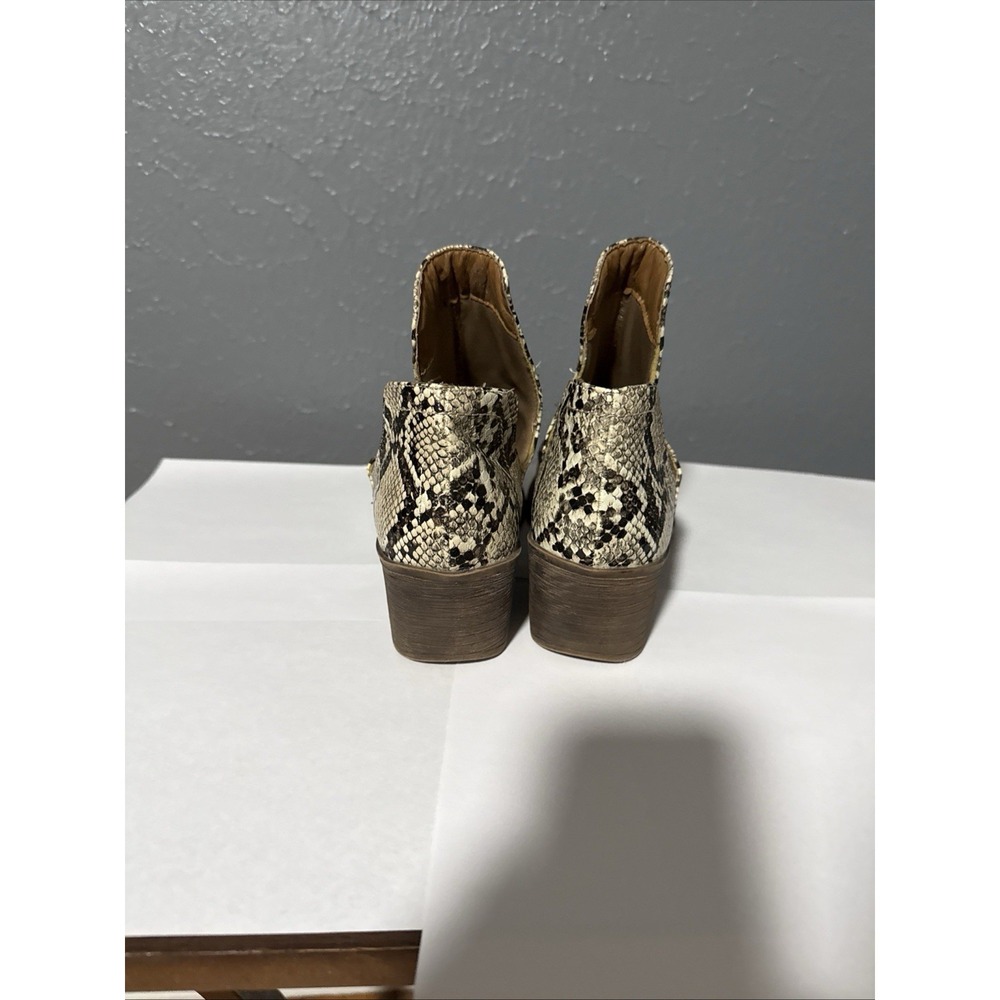 Women's Size 8 Snakeskin Upper - Picture 2 of 5